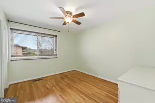 10161 Fair Woods Dr, Fairfax, VA 22030 - Photo 17