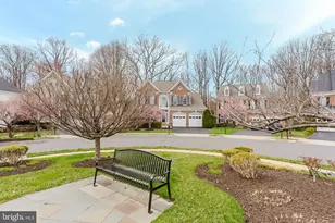 4318 Chancery Park Dr, Fairfax, VA 22030 - Photo 17