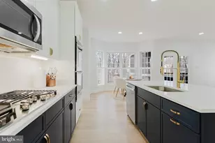 4318 Chancery Park Dr, Fairfax, VA 22030 - Photo 37