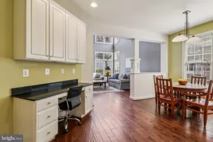 10089 McCarty Crest Ct, Fairfax, VA 22030 - Photo 15