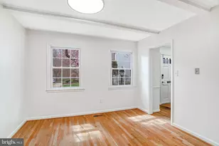 9752 Cardinal Rd, Fairfax, VA 22030 - Photo 3