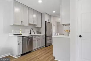 3262 Cambridge Ct, Fairfax, VA 22030 - Photo 5