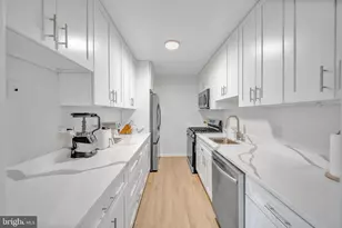 10725 W West Dr, Fairfax, VA 22030 - Photo 11