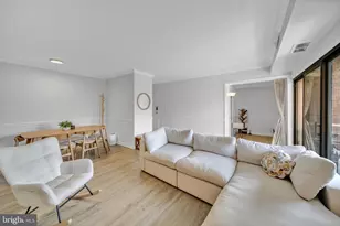 10725 W West Dr, Fairfax, VA 22030 - Photo 7