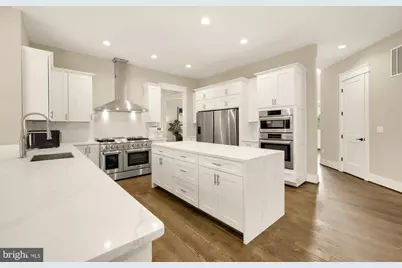 10602 Oak Place, Fairfax, VA 22030 - Photo 17