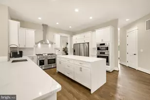 10602 Oak Pl, Fairfax, VA 22030 - Photo 17