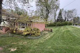 3501 Queen Anne Dr, Fairfax, VA 22030 - Photo 3