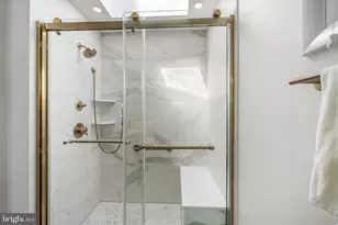 10122 Farmington Dr, Fairfax, VA 22030 - Photo 19