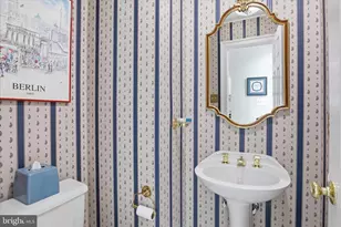 10454 Breckinridge Ln, Fairfax, VA 22030 - Photo 11