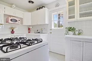 10827 Crest St, Fairfax, VA 22030 - Photo 11