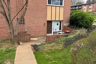 10025 Fair Woods Dr, Fairfax, VA 22030 - Photo 1