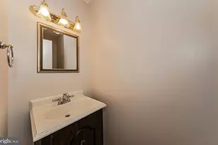10413 Courthouse Dr, Fairfax, VA 22030 - Photo 11