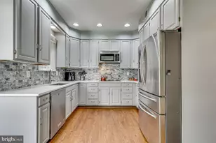10468 Breckinridge Ln, Fairfax, VA 22030 - Photo 9
