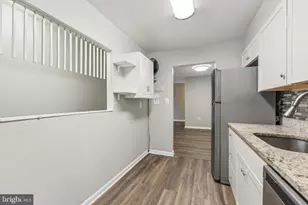 10724 W West Dr, Fairfax, VA 22030 - Photo 7
