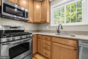 3609 Embassy Ln, Fairfax, VA 22030 - Photo 15