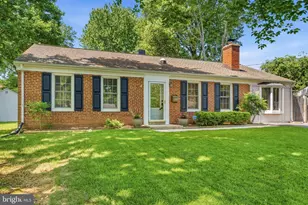 3609 Embassy Ln, Fairfax, VA 22030 - Photo 3
