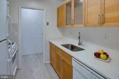 3945 Lyndhurst Drive #301, Fairfax, VA 22031 - Photo 11