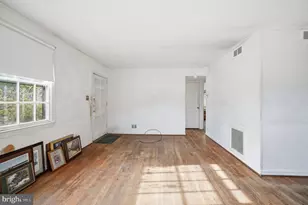 4103 Chestnut St, Fairfax, VA 22030 - Photo 3
