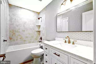 10167 Fair Woods Dr, Fairfax, VA 22030 - Photo 11