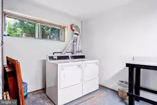 10167 Fair Woods Dr, Fairfax, VA 22030 - Photo 27