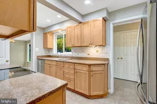 3435 Brookwood Dr, Fairfax, VA 22030 - Photo 3