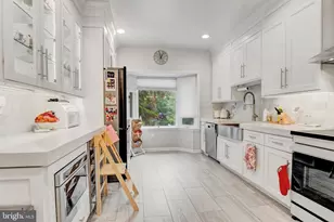10219 Aspen Willow Dr, Fairfax, VA 22032 - Photo 5