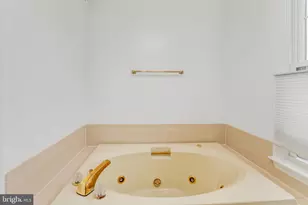 10219 Aspen Willow Dr, Fairfax, VA 22032 - Photo 13