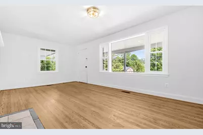 10705 Oak Place, Fairfax, VA 22030 - Photo 11