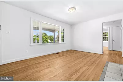 10705 Oak Place, Fairfax, VA 22030 - Photo 9