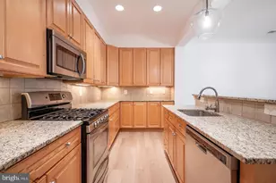 10328 Sager Ave, Fairfax, VA 22030 - Photo 7
