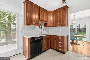 10208 Forest Ave, Fairfax, VA 22030 - Photo 15