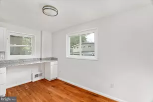 10623 Maple St, Fairfax, VA 22030 - Photo 5