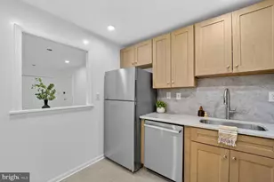 10570 Main St, Fairfax, VA 22030 - Photo 11