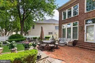 3860 Farrcroft Dr, Fairfax, VA 22030 - Photo 3
