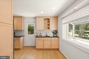 10222 Fox Ln, Fairfax, VA 22030 - Photo 11