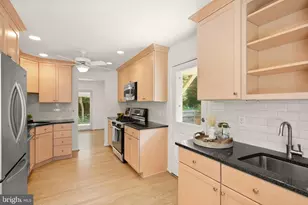 10222 Fox Ln, Fairfax, VA 22030 - Photo 9