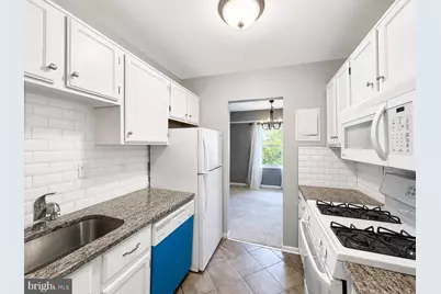 3830 Lyndhurst Drive #303, Fairfax, VA 22031 - Photo 3