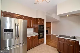 10200 Aspen Willow Dr, Fairfax, VA 22032 - Photo 3