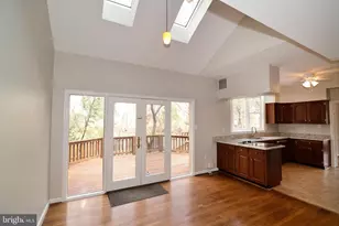 10200 Aspen Willow Dr, Fairfax, VA 22032 - Photo 9