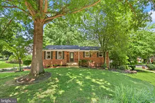 3231 Fair Woods Pkwy, Fairfax, VA 22030 - Photo 5
