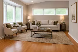 10827 Charles Dr, Fairfax, VA 22030 - Photo 3