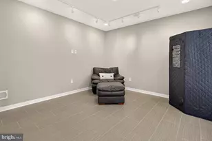 3957 Oak St, Fairfax, VA 22030 - Photo 7