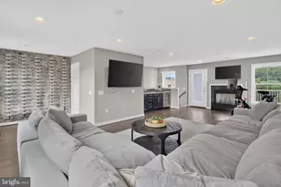 3957 Oak St, Fairfax, VA 22030 - Photo 41
