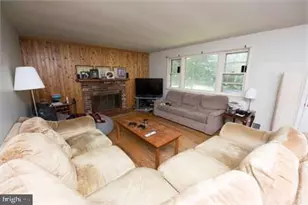 10505 Forest Ave, Fairfax, VA 22030 - Photo 3