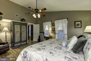 10501 Chancery Ct, Fairfax, VA 22030 - Photo 13