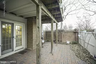10501 Chancery Ct, Fairfax, VA 22030 - Photo 3