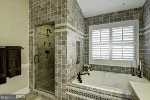 10501 Chancery Ct, Fairfax, VA 22030 - Photo 9