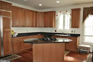 10084 Daniels Run Way, Fairfax, VA 22030 - Photo 11
