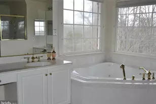 10084 Daniels Run Way, Fairfax, VA 22030 - Photo 17