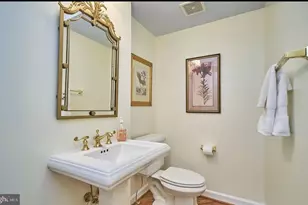 10084 Daniels Run Way, Fairfax, VA 22030 - Photo 13